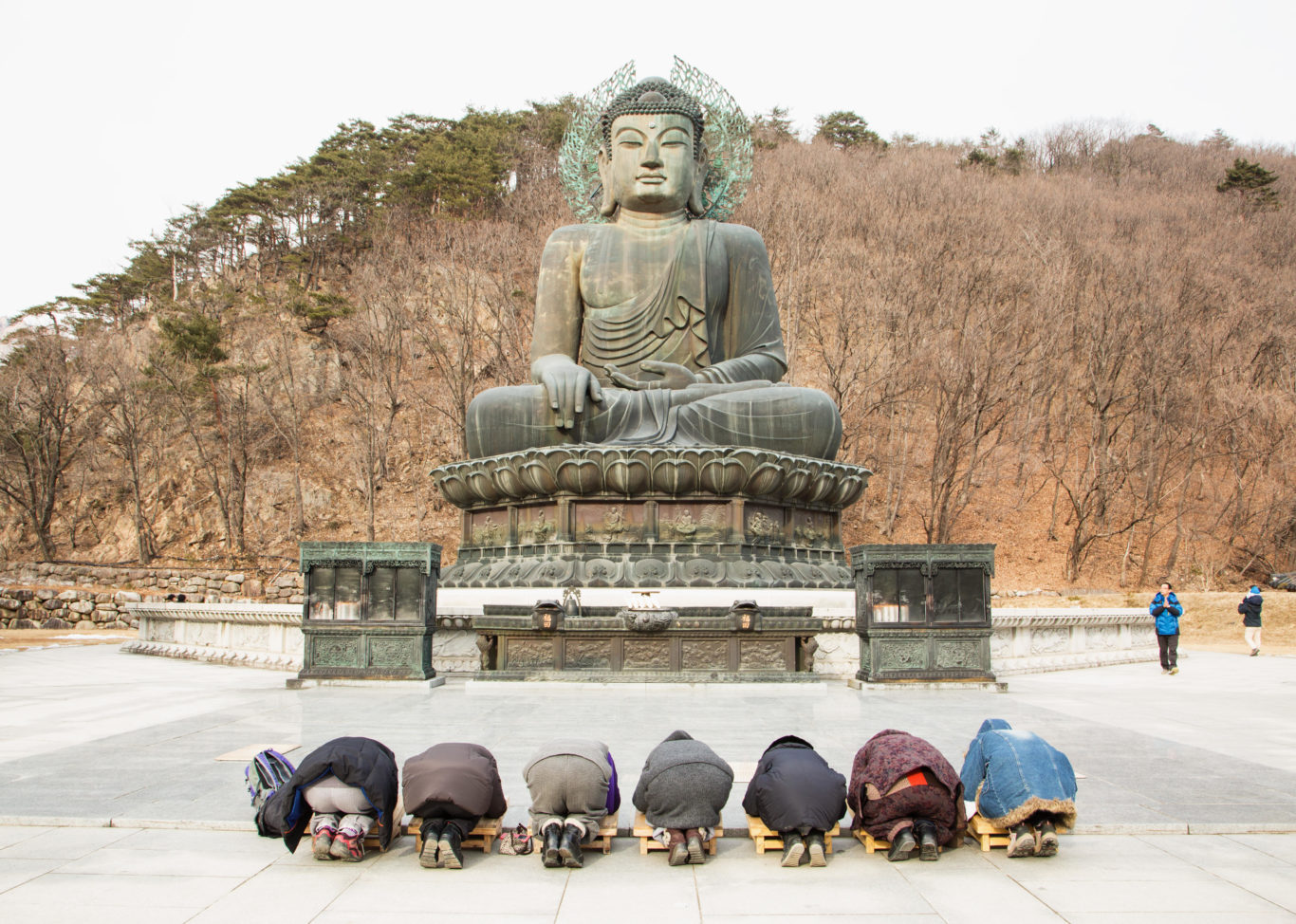 buddhists bowing to a large buddha statue buddha worship