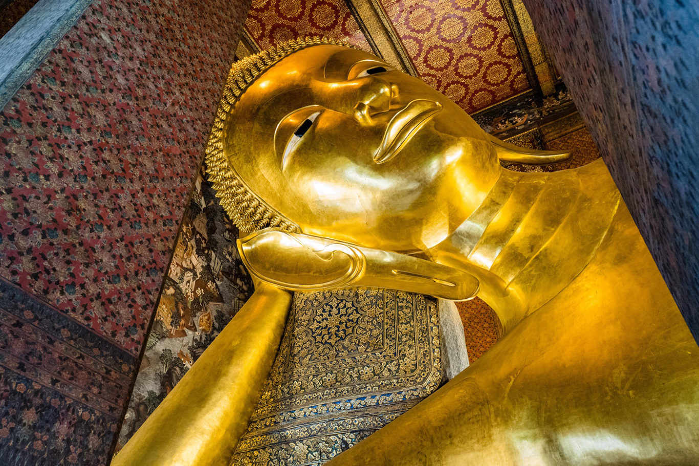 golden buddha statue at theravada buddhist temple