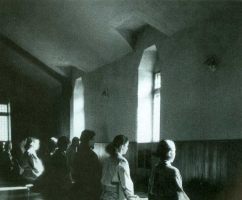 black and white photo of people sitting in meditation, how to sit during meditation