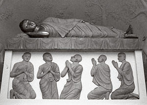 A sculpture depicting the Buddha’s parinirvana in the New England Peace Pagoda © Fred LeBlanc