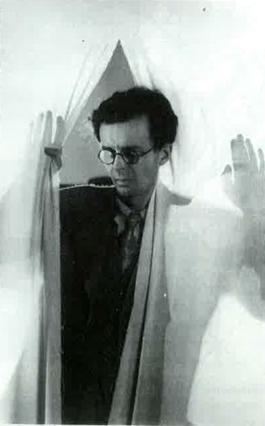  Aldous Huxley, Cecil Beaton. Courtesy Cecil Beaton, Camera-Press/Retina, LTD.