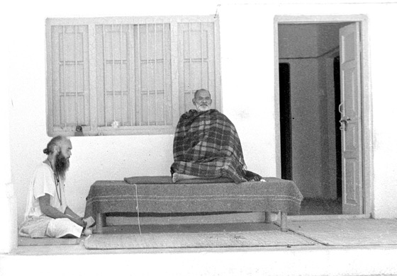Ram Dass and his guru, Maharaj-ji, in the foothills of the Himalayas, 1971. Courtesy Rameshwar Das Lytton/Ram Dass Archive