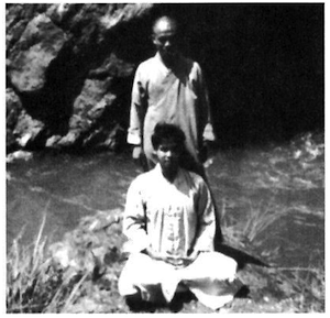 Mingwei as a teenager with his teacher, a Ch'an monk.