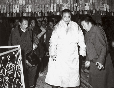 Arjia Rinpoche in 1981 with the Tenth Panchen Lama in front of Lama Tsongkhapa's stupa at Ganden Monastery in Lhasa