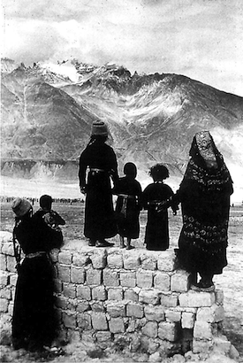  The Mud Wall, Zanskar, 1988. Courtesy of Richard Gere.