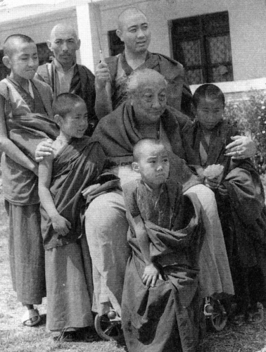 Khyentse Rinpoche with tulkus