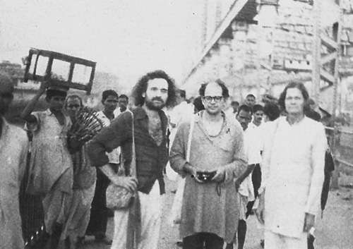 John Giorno, Allen Ginsberg, and Wynn Chamberlain meeting in Calcutta, India, 1971.