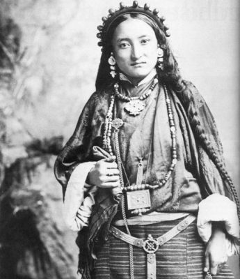 Photograph of Wife of Tasi, Pheeropa of Tibet