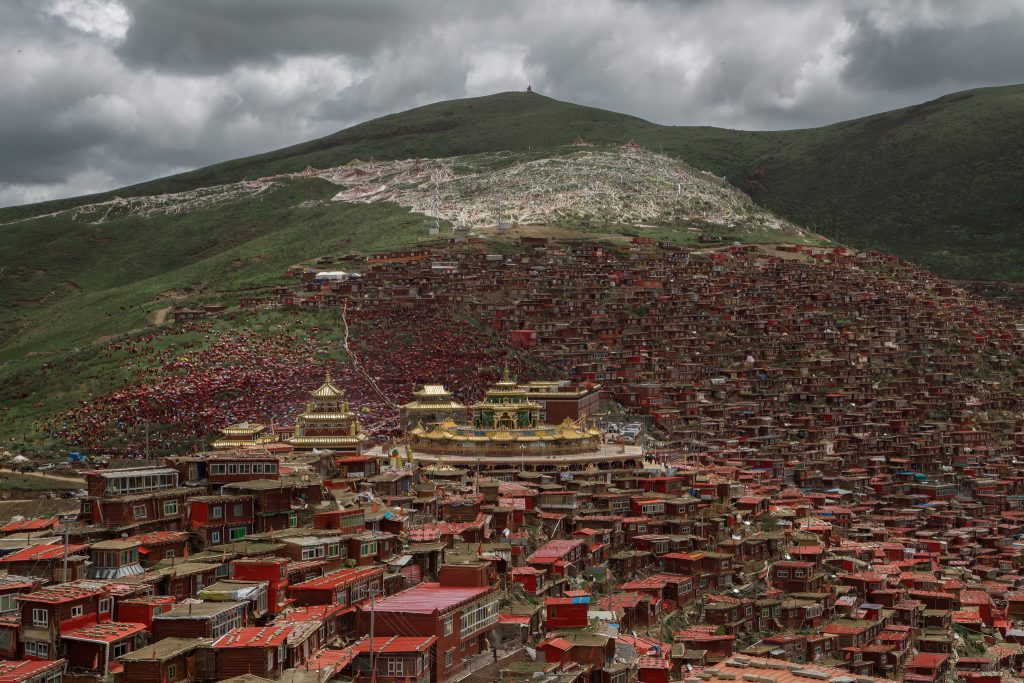 China to expel thousands of Buddhists from Larung Gar