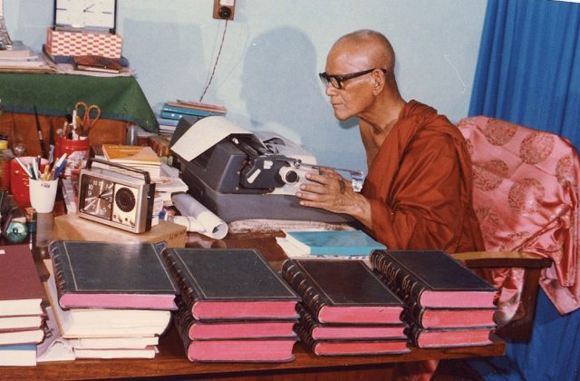Sayadaw U Pandita's predecessor, Mahasi Sayadaw, in 1980.