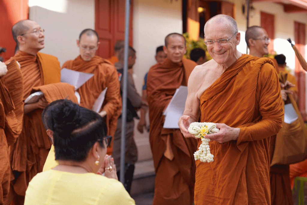 Thai King Bestows High Honor on Western Buddhists