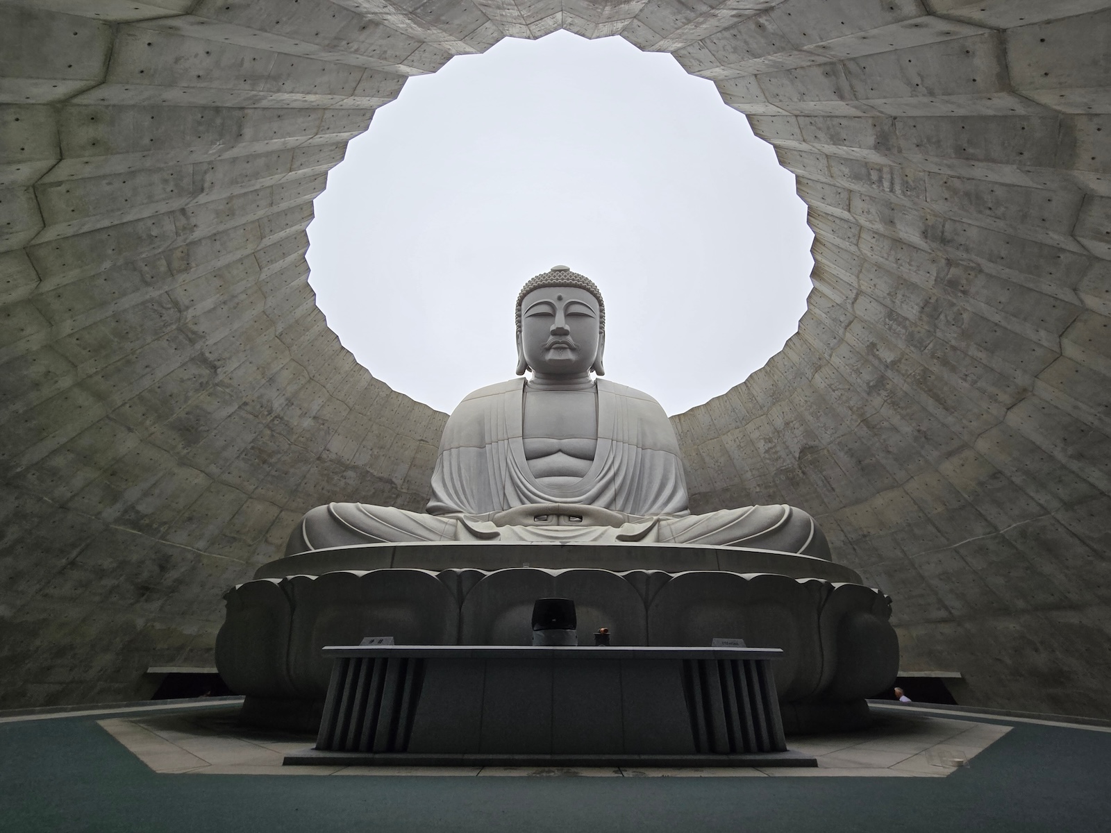 Mikio.Goto 『仏の姿:The figure of Buddha』 Makomanai Takino Cemetery: The Hill of the Buddha - Tricycle: The