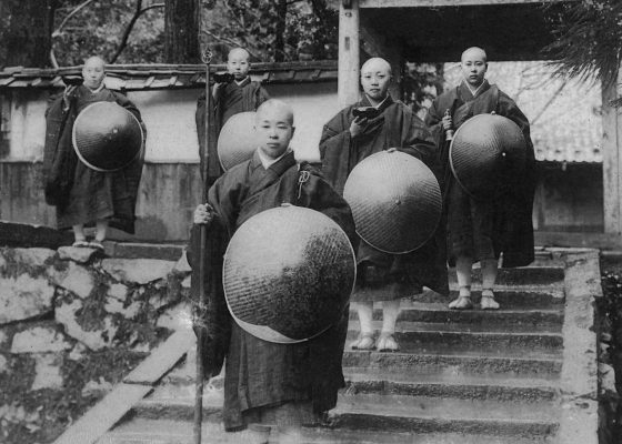 Photo of Nagasawa Roshi and nuns at Kannon-ji takuhatsu in the 1940s.