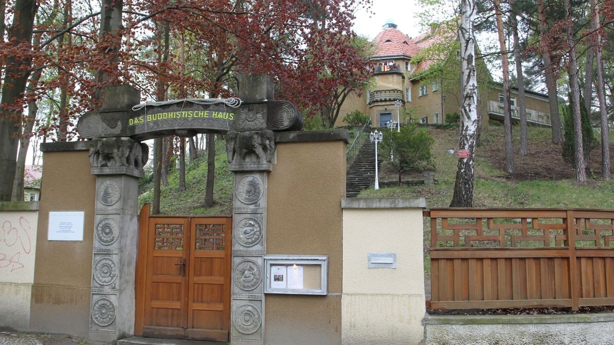 Das Buddhistische Haus in Berlin for Tricycle's spread of buddhism page